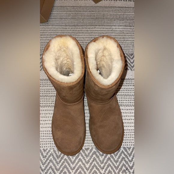 ugg classic - Picture 2 of 3